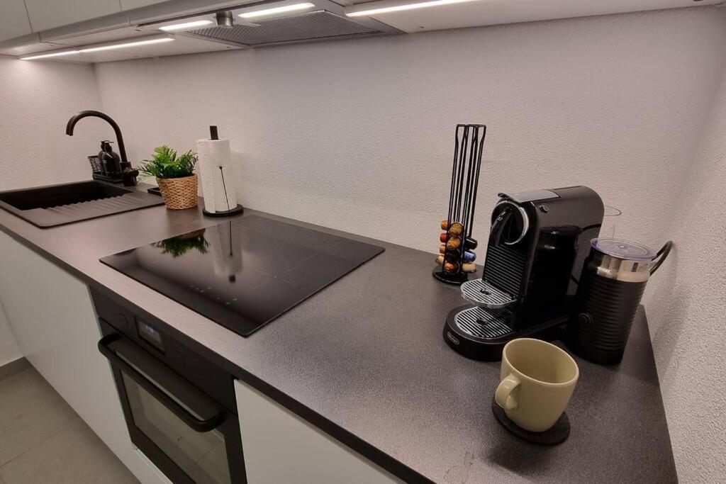 Stylisches Apartment In Zentraler Lage Mit Balkon Karlsruhe Buitenkant foto